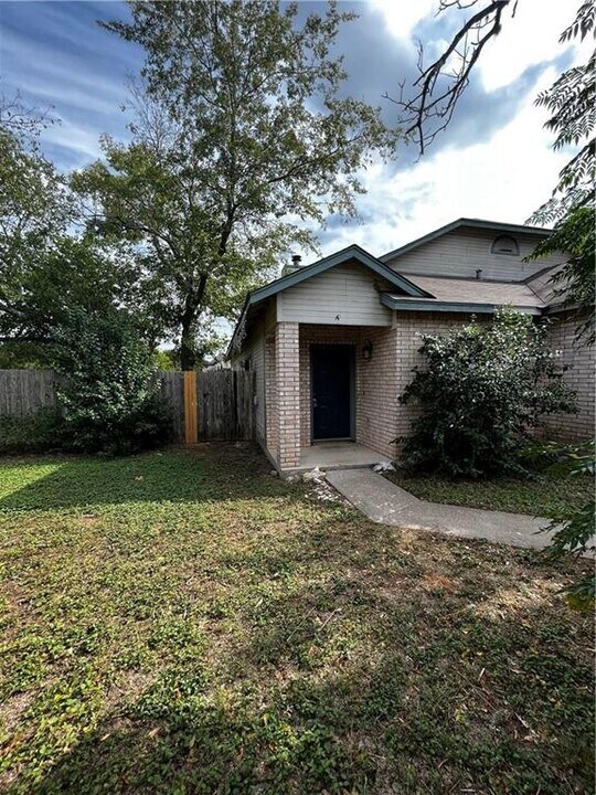 2601 Alcott Ln in Austin, TX - Building Photo
