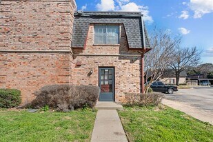 1815 E Grauwyler Rd in Irving, TX - Building Photo