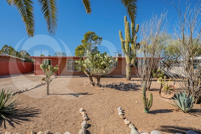 2020 S Avenida Ursa in Tucson, AZ - Building Photo - Building Photo