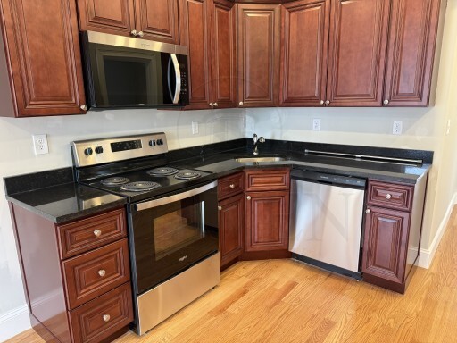 60 Bonair St, Unit 2 in Somerville, MA - Foto de edificio - Building Photo