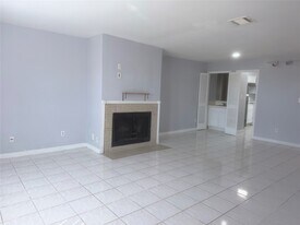 9901 Sharpcrest St in Houston, TX - Building Photo