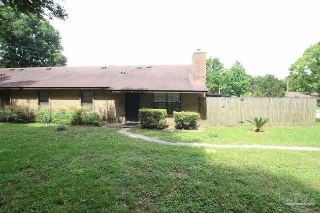 9345 Chisholm Rd in Pensacola, FL - Foto de edificio - Building Photo