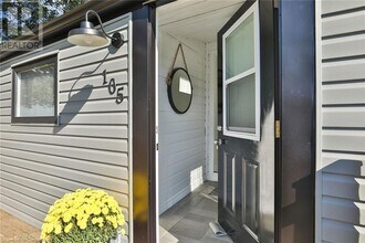 105 Beach Blvd in Hamilton, ON - Building Photo - Building Photo