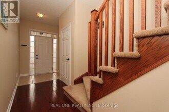 19 Browview Dr in Hamilton, ON - Building Photo - Building Photo