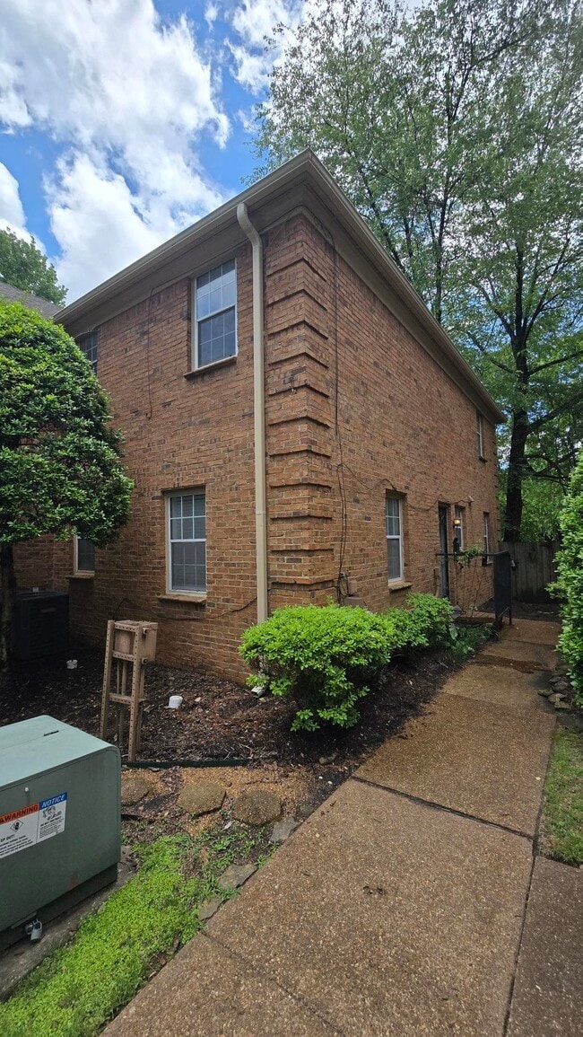 property at 258 Lombardy Pl