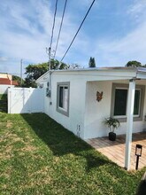 161 NE 15th Terrace in Boca Raton, FL - Building Photo - Building Photo