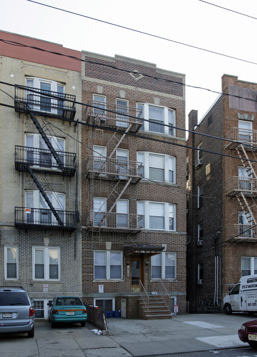 400 Mountain Rd in Union City, NJ - Building Photo