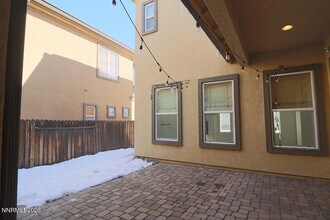10890 Serratina Dr in Reno, NV - Building Photo - Building Photo