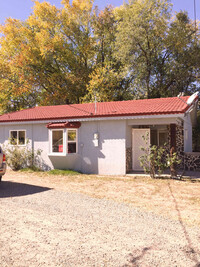 1002 NM 76 in Espanola, NM - Foto de edificio - Building Photo