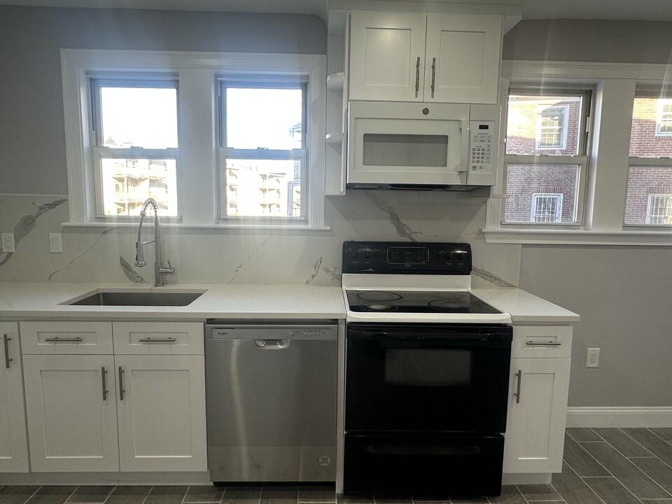 115 Lanark Rd, Unit 1 in Boston, MA - Building Photo