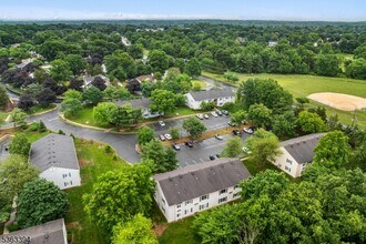 111 Aimwick Ct in Franklin Township, NJ - Building Photo - Building Photo