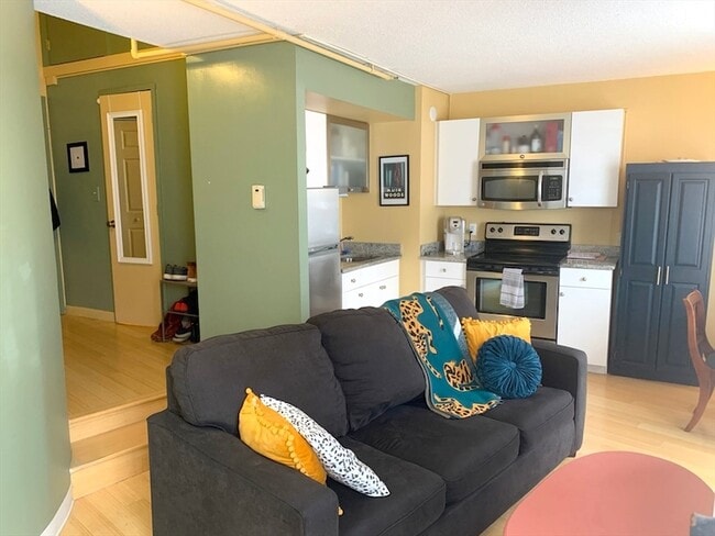 12 Stoneholm St, Unit 521 in Boston, MA - Building Photo - Building Photo