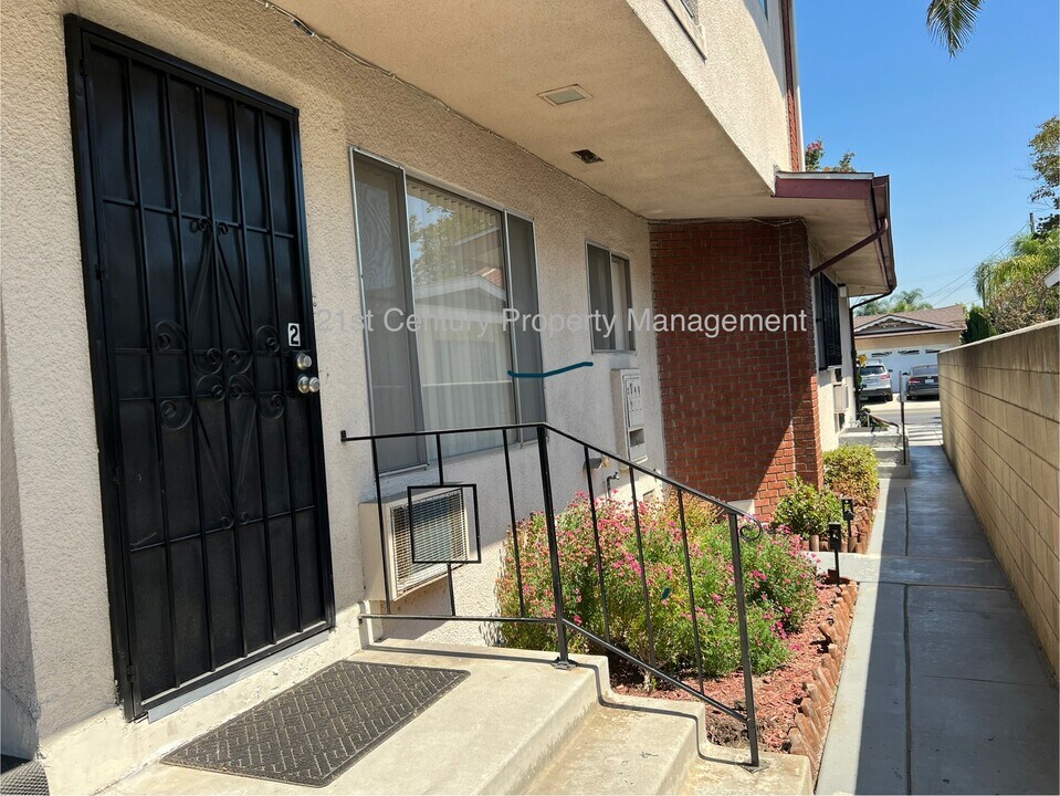 8622 5th St in Downey, CA - Building Photo