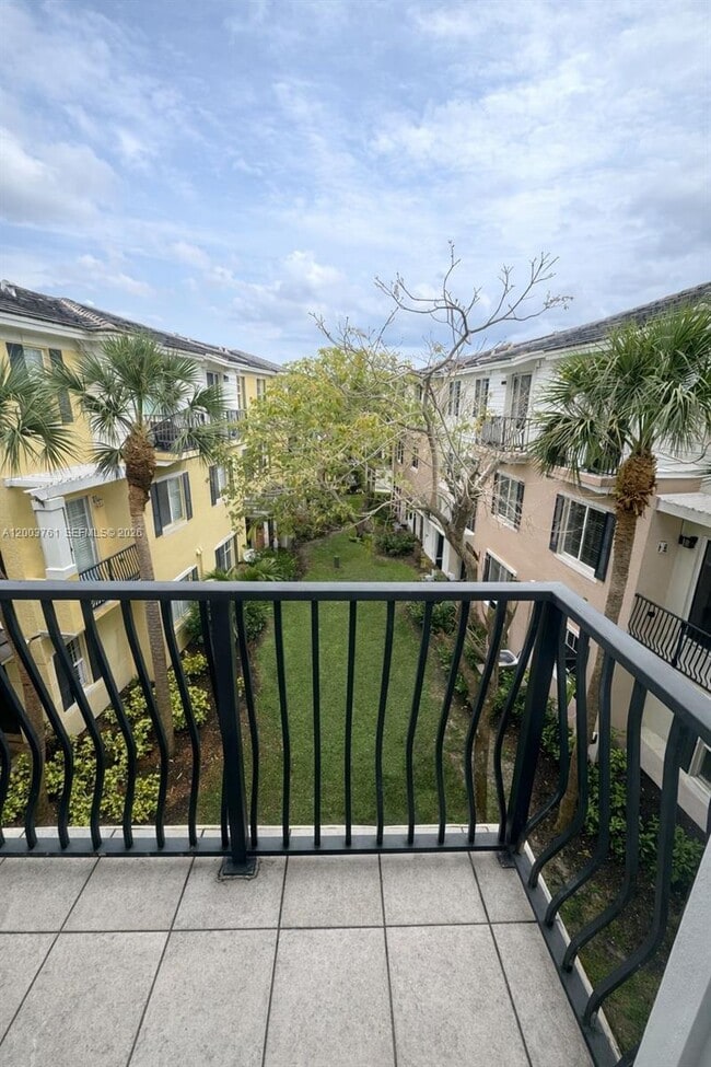 556 NW 39th Cir in Boca Raton, FL - Building Photo - Building Photo