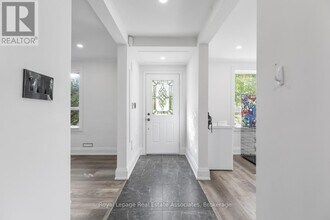 938 Henley Rd in Mississauga, ON - Building Photo - Building Photo