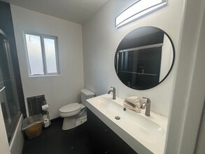9020 Roslyndale Ave in Los Angeles, CA - Building Photo - Building Photo