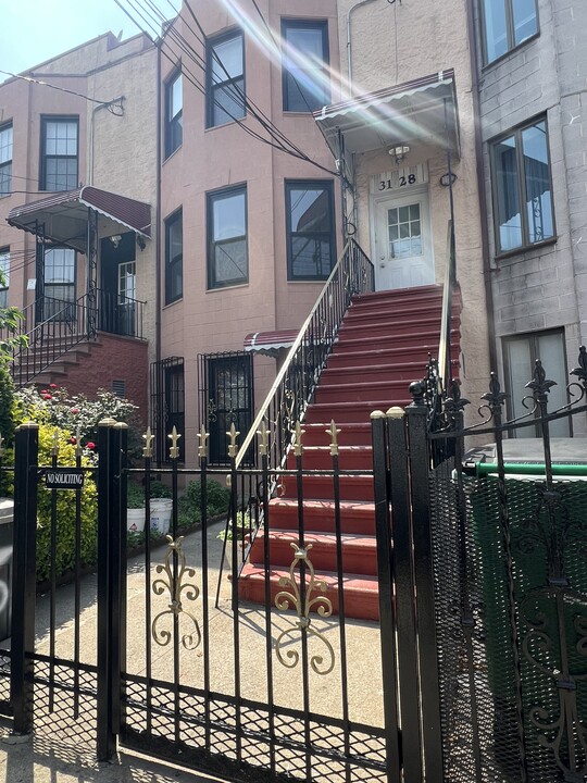 34-28-12 12th St in Queens, NY - Building Photo