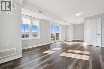 1331 Countrystone Dr in Kitchener, ON - Building Photo - Building Photo