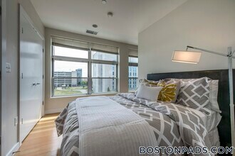 601 Albany St, Unit 403 in Boston, MA - Building Photo - Building Photo