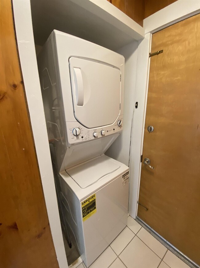 12 Alexander Ave, Unit 1 in Medford, MA - Building Photo - Building Photo