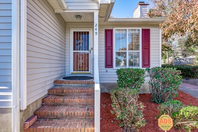 249 Stonewood Ct in West Columbia, SC - Building Photo - Building Photo