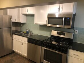 1813 W Armitage Ave, Unit Garden in Chicago, IL - Building Photo - Building Photo