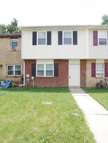 351 Willow Dr in Elkton, MD - Building Photo