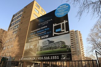 Eighty One Wellesley in Toronto, ON - Building Photo - Building Photo