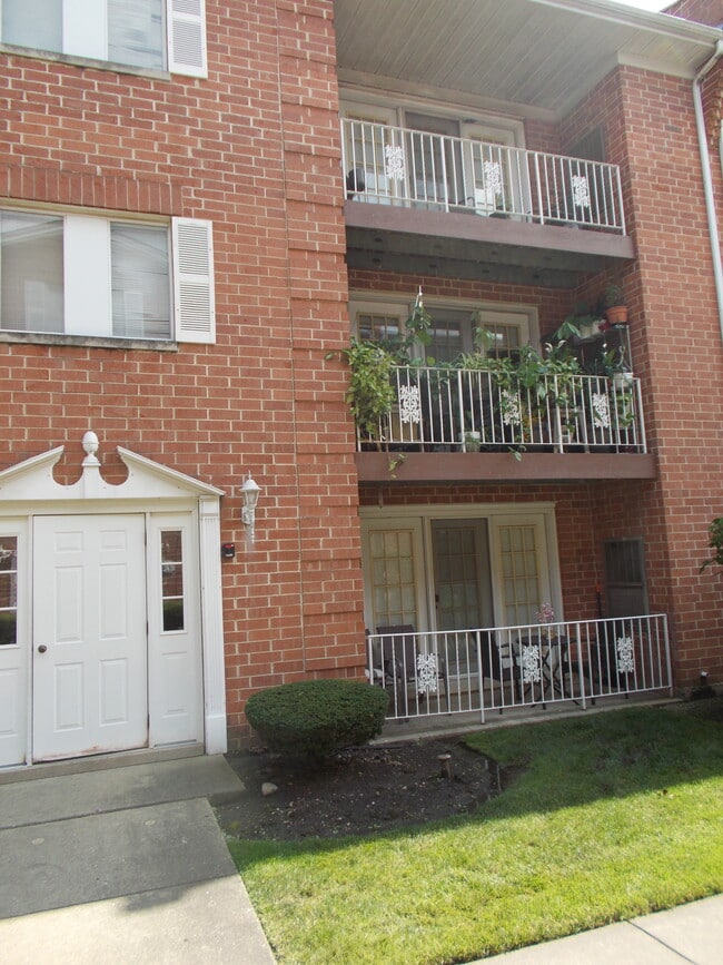 1720 Sable Ln, Unit 102 in Mount Prospect, IL - Building Photo - Building Photo