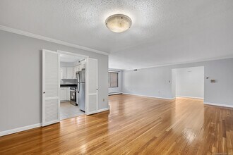 9 Concord St in West Hartford, CT - Foto de edificio - Building Photo