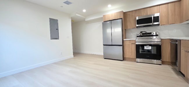 1330 Tamarind Ave in Los Angeles, CA - Building Photo - Building Photo