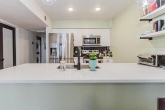 909 Reinli St in Austin, TX - Foto de edificio - Building Photo