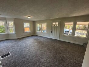 11625 NW Thompson Rd in Portland, OR - Building Photo - Building Photo