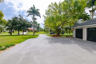 7981 Woodsmuir Dr in Palm Beach Gardens, FL - Foto de edificio - Building Photo