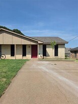 1014 Harbor Lakes Dr in Granbury, TX - Building Photo