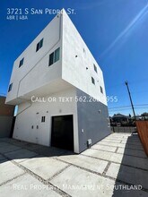 3721 San Pedro St in Los Angeles, CA - Foto de edificio - Building Photo