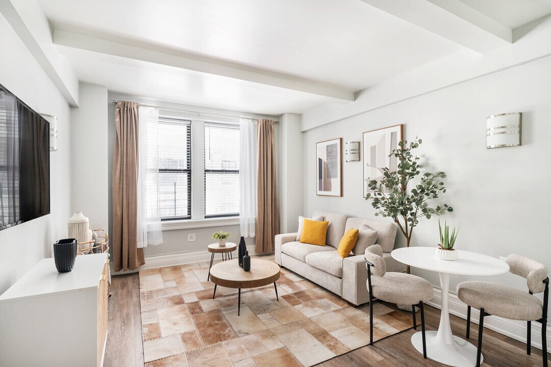 238 W 73rd St in New York, NY - Building Photo