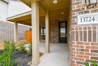 13724 Lantana Breeze Dr in La Marque, TX - Building Photo - Building Photo