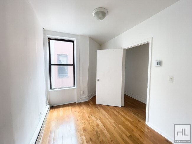 STARR STREET / Spacious Bushwick 2-Bed 1-Bath / Amazing Location in Brooklyn, NY - Building Photo - Building Photo