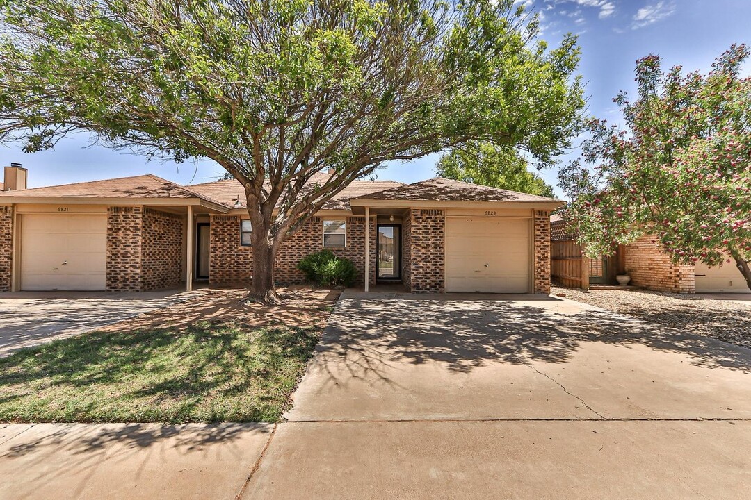 6823 Iola Ave in Lubbock, TX - Building Photo