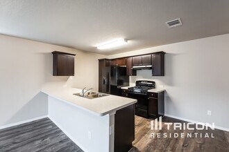 9725 Marbach Brk in San Antonio, TX - Building Photo - Building Photo