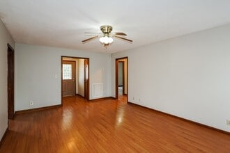 323 Southern Dr in Clarksville, TN - Building Photo - Building Photo