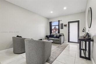 7754 NW 201st Terrace in Hialeah, FL - Building Photo - Building Photo