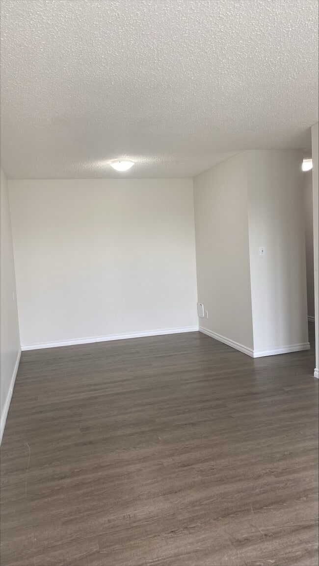 9325-9104 104 Ave NW in Edmonton, AB - Building Photo - Building Photo