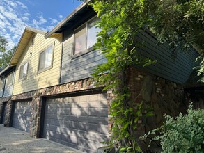 848 W 1st Street in Chico, CA - Building Photo - Interior Photo