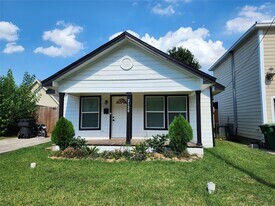 2120 Yates St in Houston, TX - Building Photo