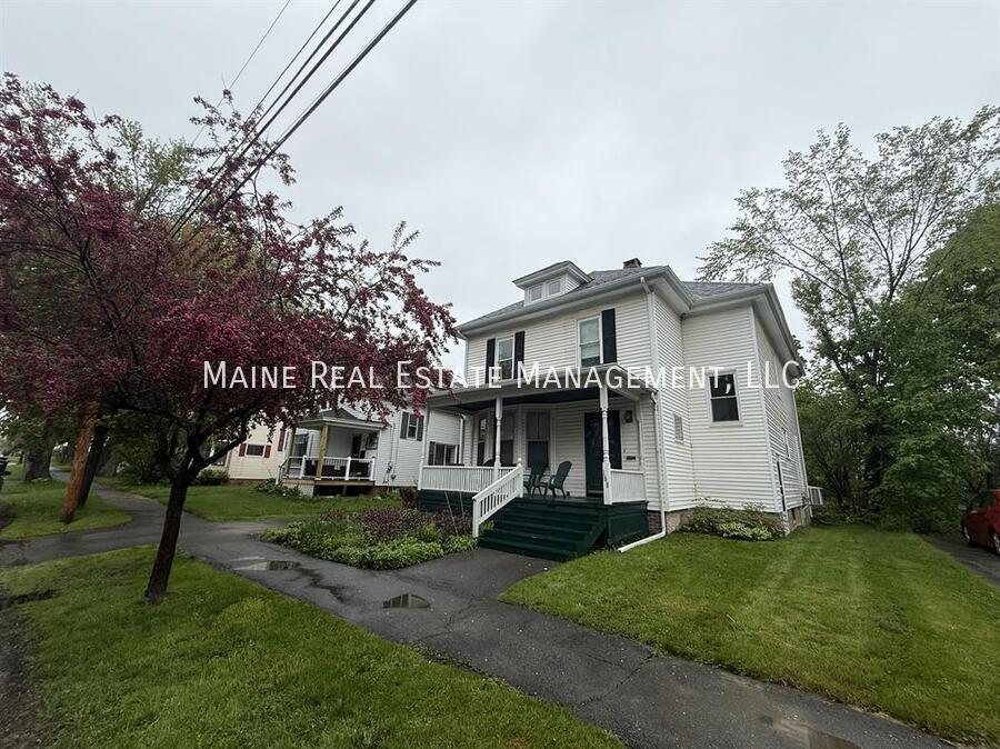 188 Elm St in Bangor, ME - Foto de edificio