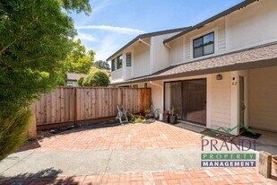 62 Village Cir in San Rafael, CA - Building Photo