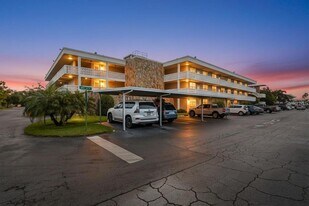 5095 Bay St NE in St. Petersburg, FL - Building Photo