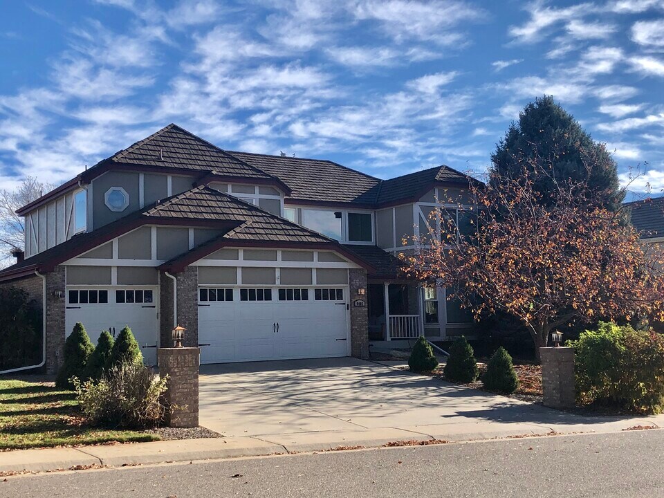 9402 Oakbrush Way in Lone Tree, CO - Foto de edificio